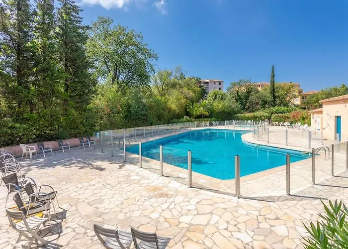 Joli 32M2, Piscine, Parking, Wifi