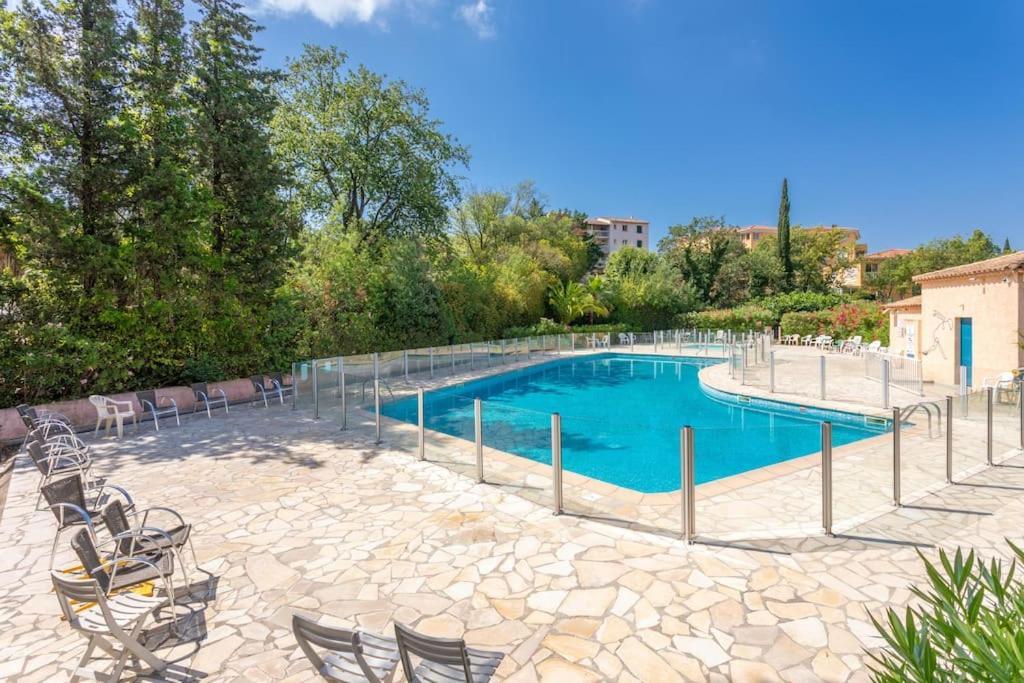 Appartement Joli 32m2, Piscine, Parking, Wifi