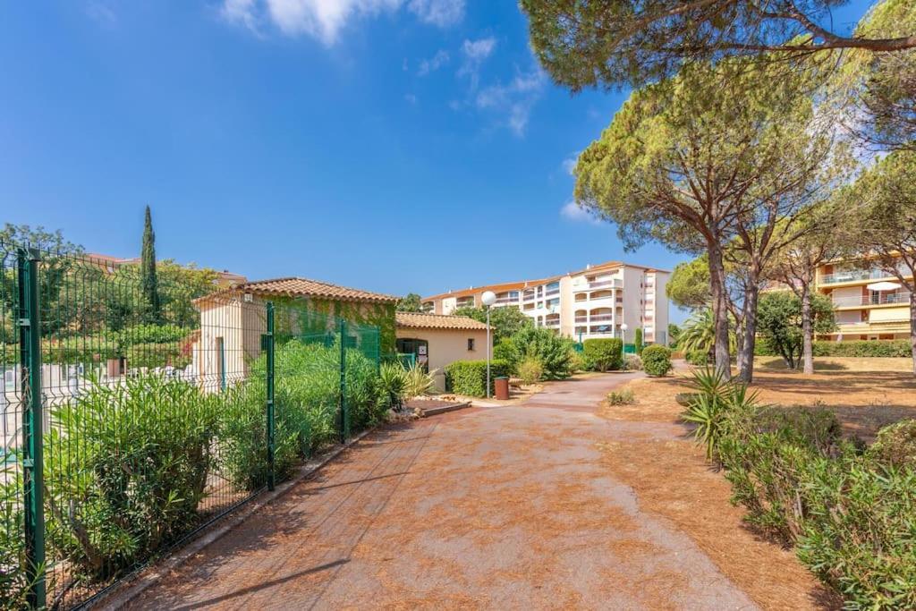 Joli 32m2, Piscine, Parking, Wifi Fréjus