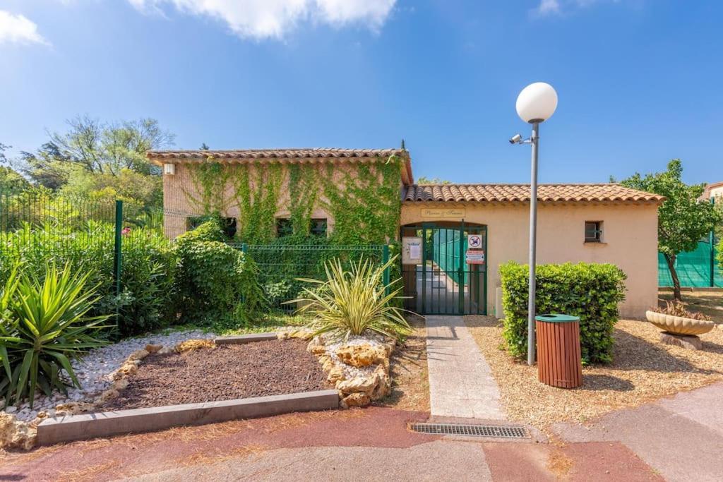 Appartement Joli 32m2, Piscine, Parking, Wifi *